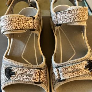 Ecco Women’s Yucatán Sandal Ice Flower/Cocoa Brown.  Size 10-10.5 (EU 41) New